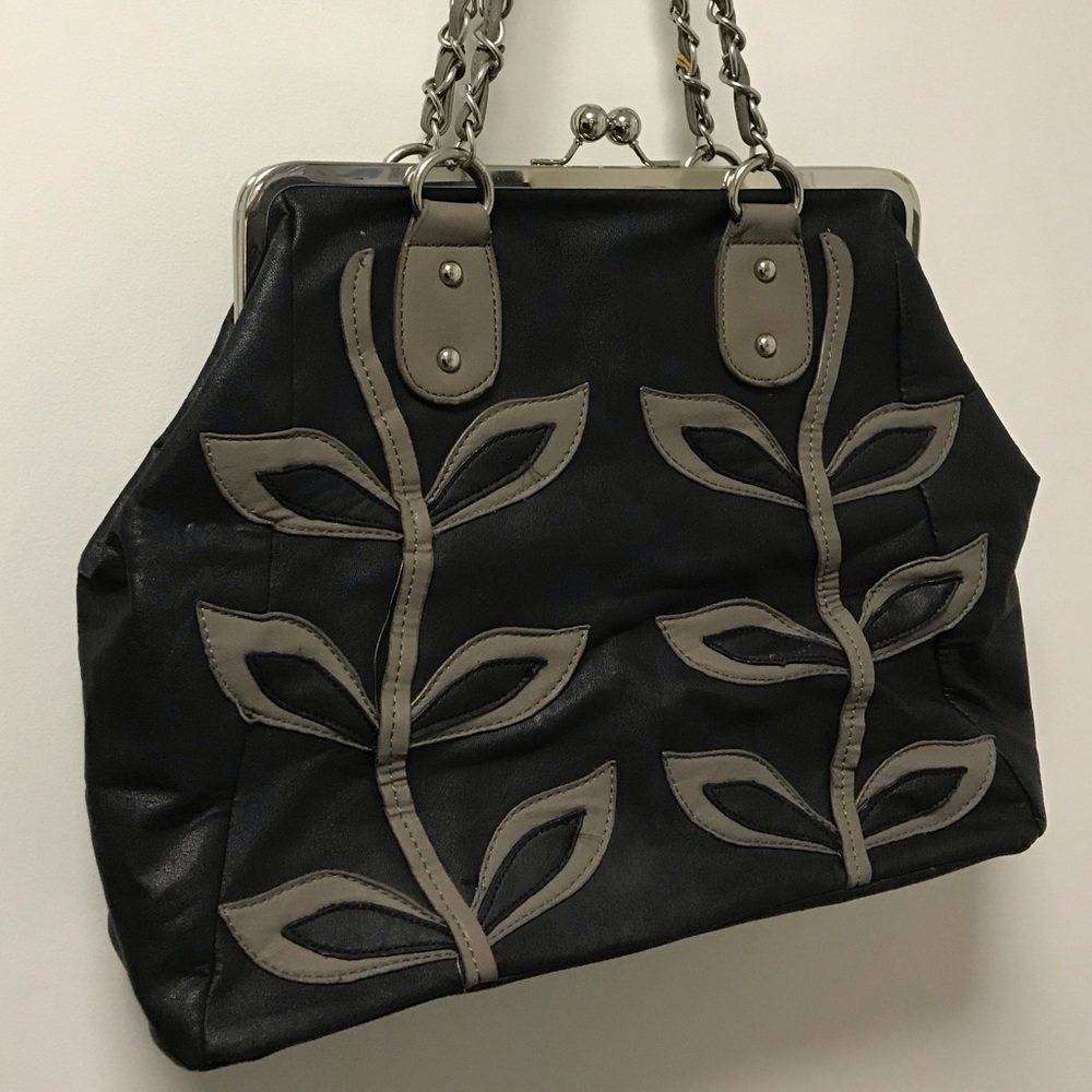 Nice & Stylish Roomy Silver Chain Leaf Accented Bag! - Picture 2 of 14